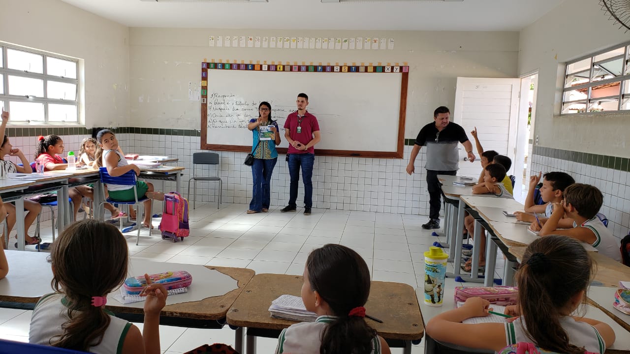  Servidores do Setor do ITEP realiza trabalho nas escolas municipais; 