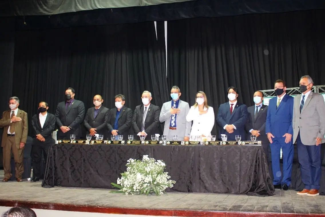 Sessão Solene de entrega de Moções e Títulos de cidadão do município